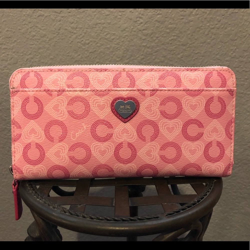 COACH Accordion Zip Wallet: Pink Waverly Hearts